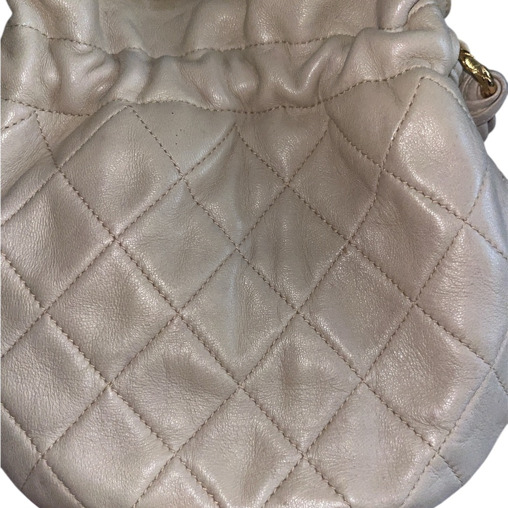 Authentic Chanel 1989 Vintage Beige Quilted Bucket Bag - Picture 7 of 10